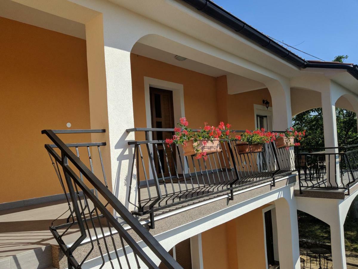 Exclusive Apartment Ana Marija ลาบิน ภายนอก รูปภาพ